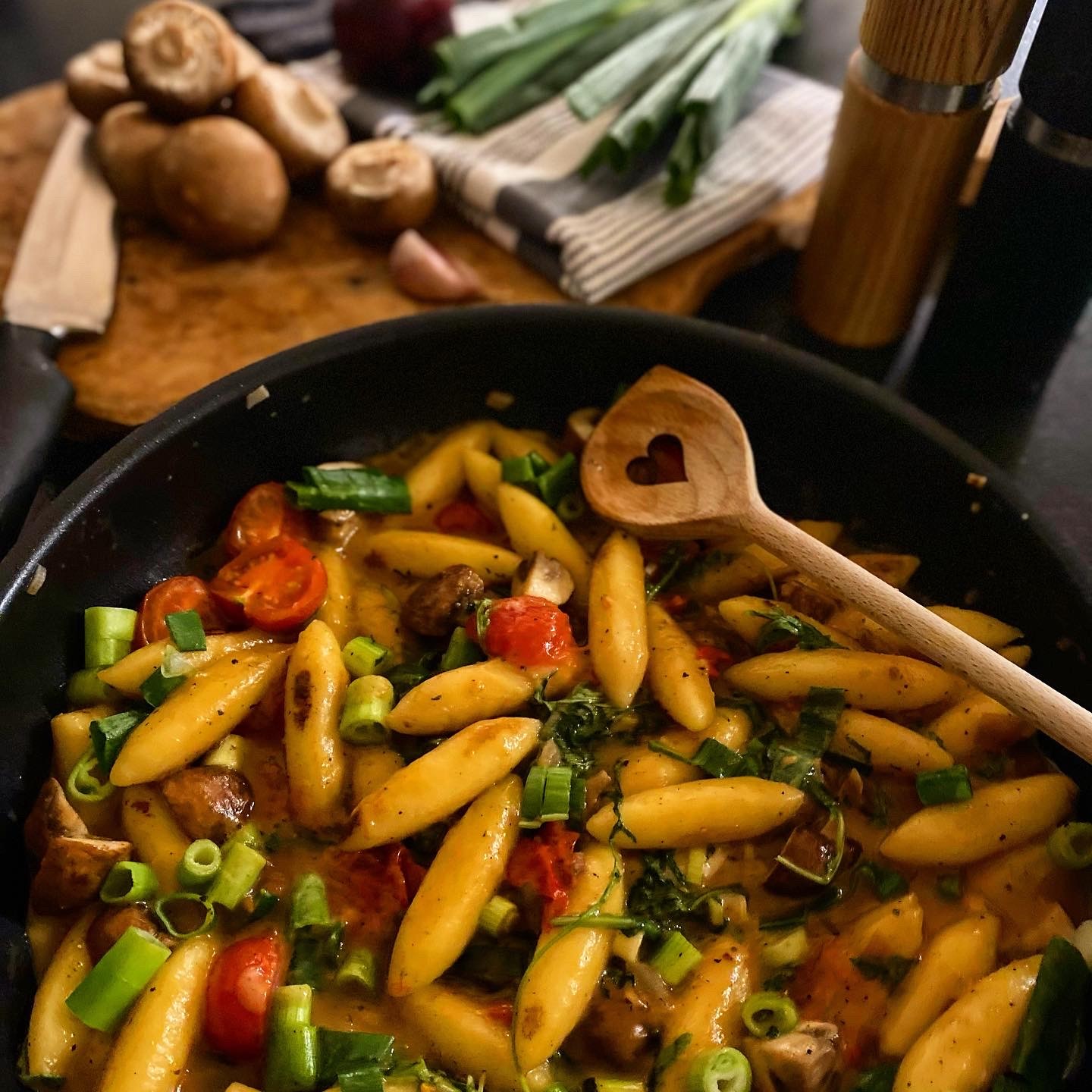 SCHUPFNUDEL PFANNE von deinem ROOM4YOU SCHUPFNUDEL PFANNE von deinem ROOM4YOU